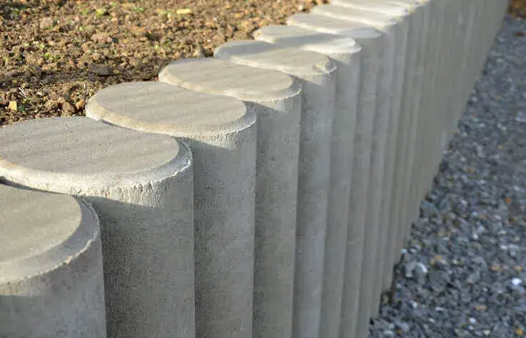 betonowa palisada 